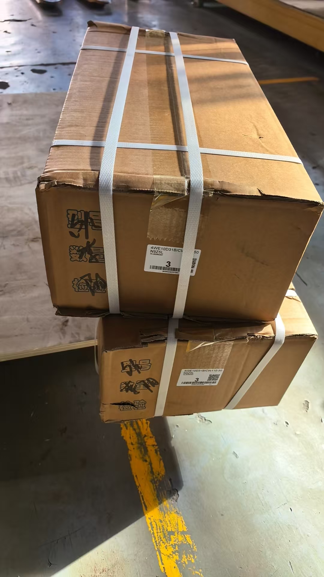 Dzisiejsze zawiadomienie o wysyłce-6PCS 4WE10D31B Zawory kierunkowe